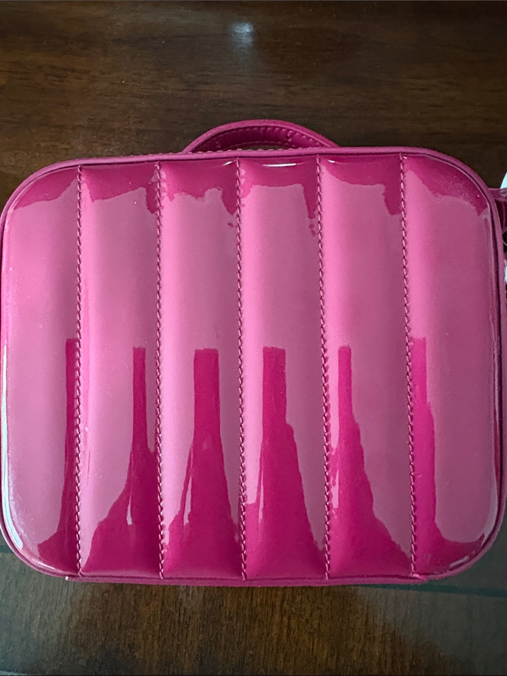Saint Laurent Fuchsia Patent Quilted Camera Bag with Gold YSL Logo - Picture 3 of 3